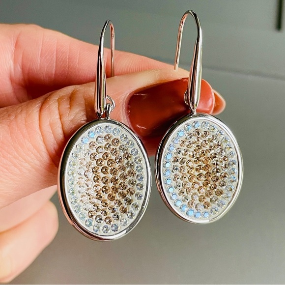 SWAROVSKI Crystal Rhodium Plated Nila Light Peach Pointiage Oval Hook Ea… - Picture 1 of 8